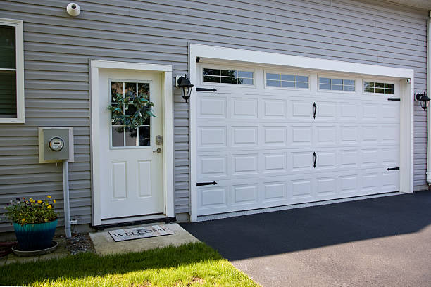 24/7 Emergency Garage Door Panel Replacement experts in Fort Myers, FL